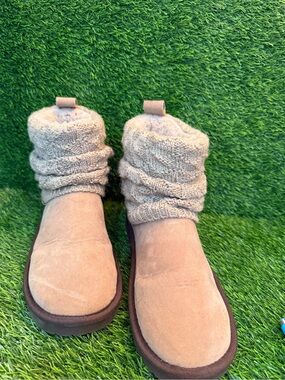 Muk Luks women’s Laurel  Knit Cuff tan suede  Booties  size 9